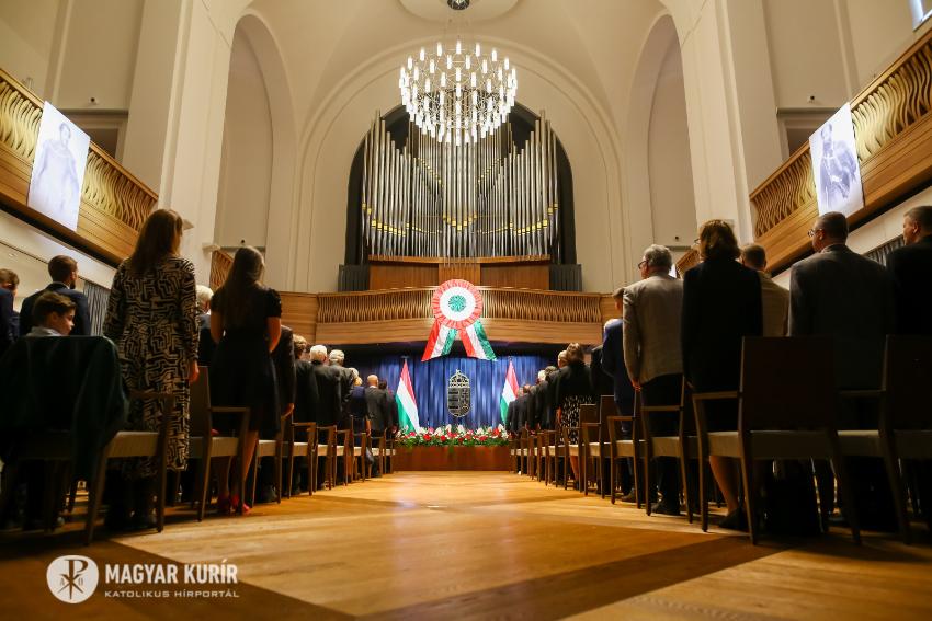 Ουγγρική Καθολική Εκκλησία |  Τιμήθηκαν εκκλησιαστικές προσωπικότητες με την ευκαιρία της εθνικής μας εορτής